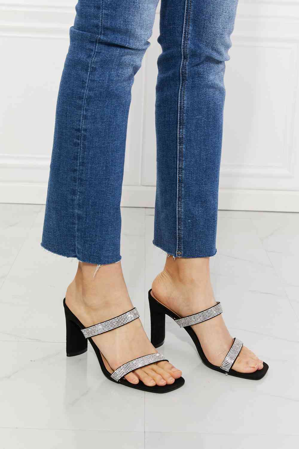 MMShoes Black Rhinestone Block Heel Sandal with Sparkle